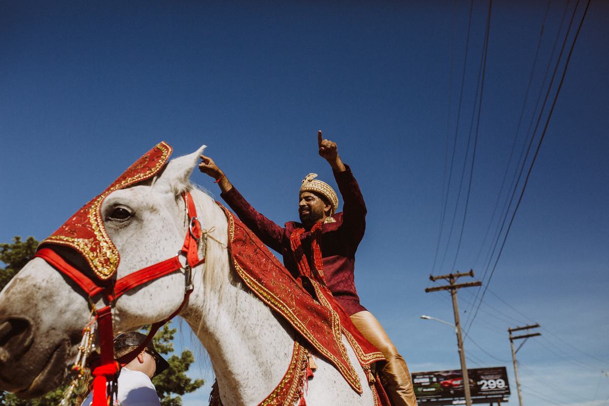 Groom's baraat procession arriving on horseback, Hindu wedding tradition